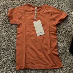 Swiftly tech ss crew lulu lemon shirt